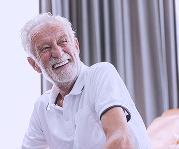 Implantes e facetas para deixar seu sorriso lindo novamente